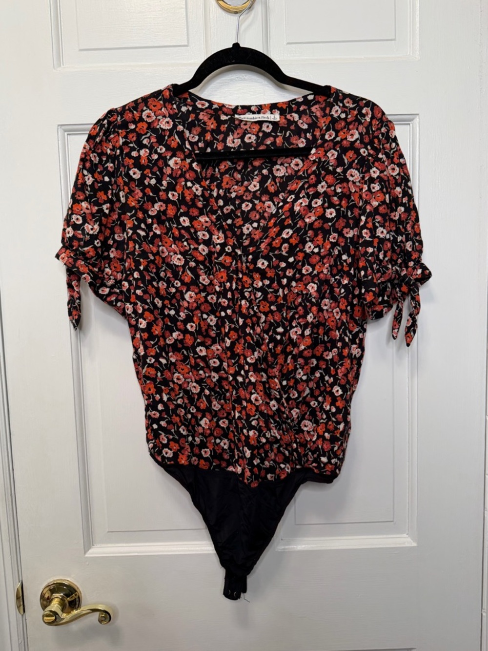 Abercrombie & Fitch Floral Wrap Bodysuit‎ Black Red Tie Sleeve Top Size Large